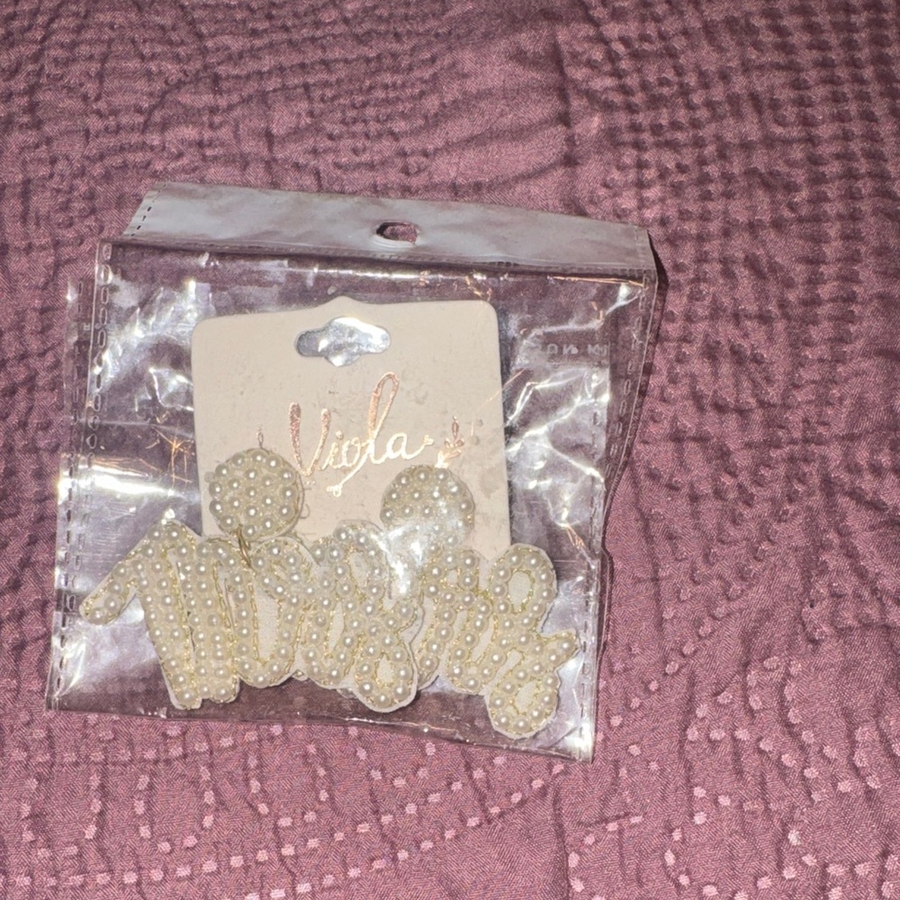 Viola White Beaded Hair Clip